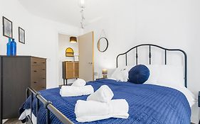 Luxury 2Bed Spacious Apartment- City Centre- Free Parking